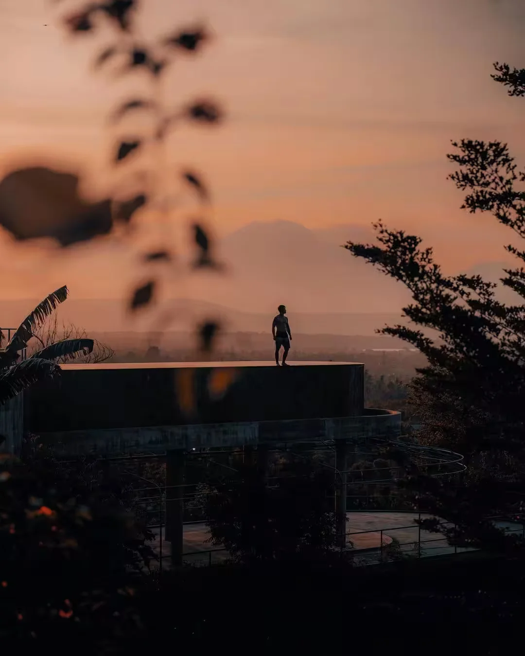 Atmospheric dusk ambiance at Lingga infinity pool