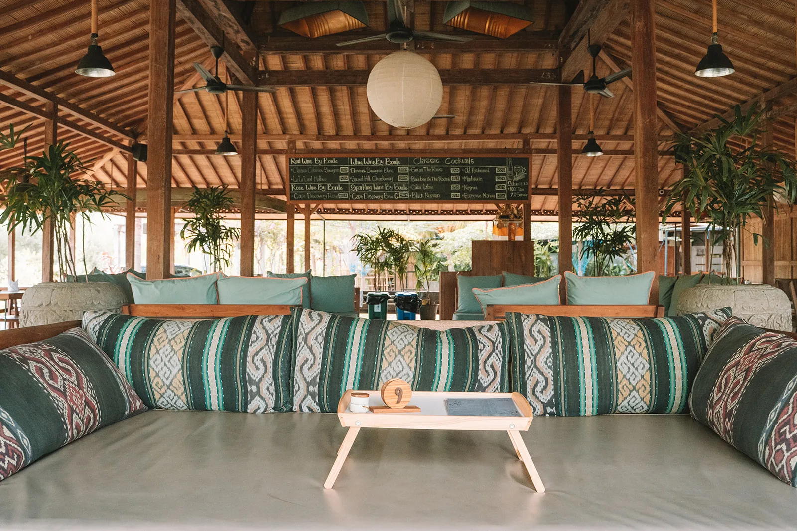 Mangroove Bay restaurant – 5 Images Bychloe 247